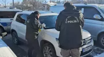 Çorum'da avukata ait cipin camına yorgun mermi isabet etti