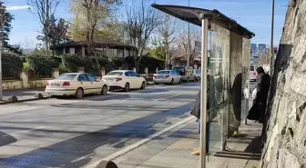 Esenler'de puset içerisinde otobüs durağına bırakılan 1 aylık bebek koruma altına alındı