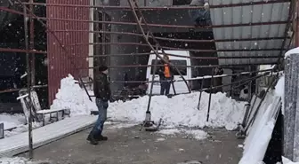 Gaziantep'te kar nedeniyle 10 iş yerinin çatısı çöktü