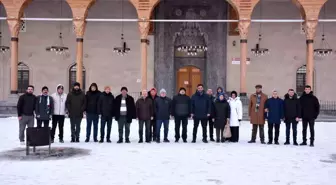 Gençler sabah namazında bir araya geldi