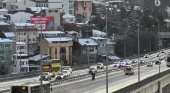 İstanbul'da yeni yılın ilk iş gününde sabah saatlerinde trafik sakin