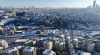 İstanbul'da Kar Yağışı: Okullar Tatil Edildi