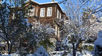 Kastamonu'da tarihi İnebolu evleri karla kaplandı