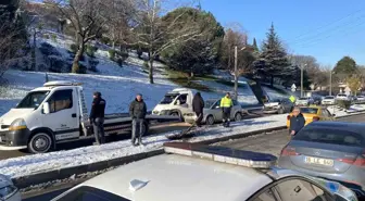 Kontrolden çıkan otomobil çarptığı aracı karşı yöne savurdu: 4 yaralı