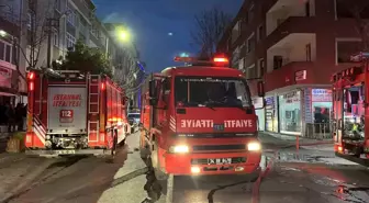 Küçükçekmece'de kentsel dönüşümdeki binanın çatısında yangın