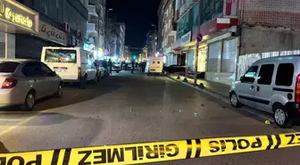 Küçükçekmece'de silahlı saldırı: 1'i ağır 3 yaralı