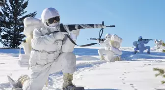 Mehmetçik tarafından '18'inci Dönem Barınma ve Çığ Kursu' yapıldı