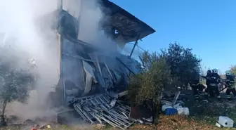 Muğla'da çıkan yangında prefabrik ev ile otomobil kullanılamaz hale geldi