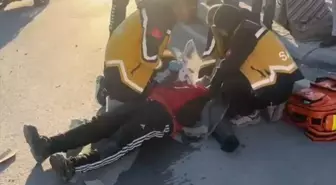 Samandağ'da kepçeyle çarpışan motosikletin sürücüsü yaralandı