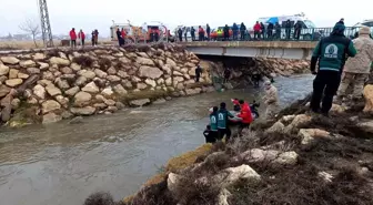 Şanlıurfa'da sulama kanalında kaybolan sürücüyü arama çalışmaları sürüyor