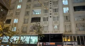 Siirt'te çatılardan düşen kar kütleleri araç ve iş yerlerinde hasara yol açtı