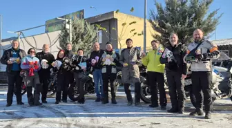 Türkiye'de motosiklet sürücülerinin trafik kazalarına karışma oranını azaltmayı hedefleyen OMM Riders Derneği'nden iyilik sürüşü