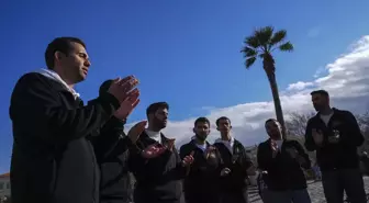 Türküler, üniversiteli gençlerin 'alkış'ında ritim buluyor