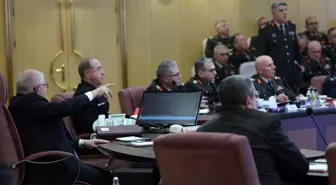 Bakan Güler, Kara Kuvvetleri Komutanlığı'nda toplantıya katıldı