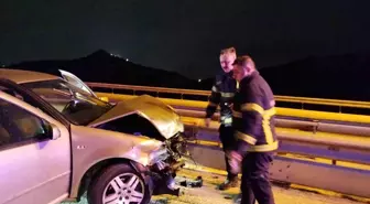 Burdur'da otomobil refüje çarptı: 1 yaralı