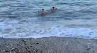 Bursa'da dondurucu soğukta deniz keyfi