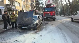 Bursa'da seyir halindeki otomobil yandı
