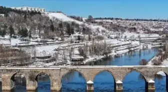 Diyarbakır'daki tarihi yapılar karla kaplandı