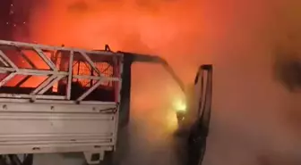 Duvara çarpan kamyonet yandı