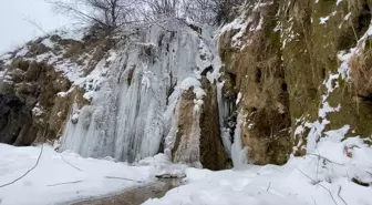 Girlevik Şelalesi dondu, 3 metrelik sarkıtlar oluştu