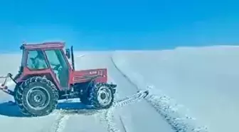 'Her şeyi devletten beklememek lazım' diyerek, köy yolunu traktörle açtılar