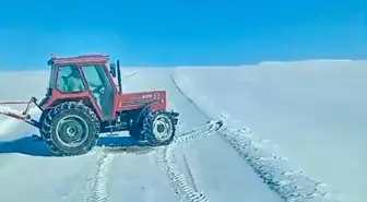 'Her şeyi devletten beklememek lazım' diyerek, köy yolunu traktörle açtılar