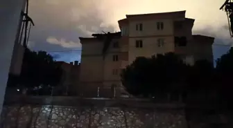 İnegöl'de şiddetli lodos çatıları uçurdu, araçlar zarar gördü