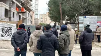 Kadıköy'de taşeron şirketten maaşlarını alamayan inşaat işçileri vinç kulesine çıktı