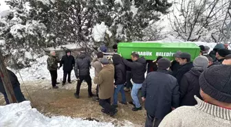 Karabük'te bahçede donmuş halde bulunan yaşlı kadın toprağa verildi