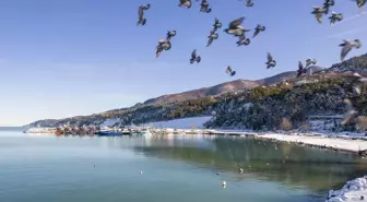 Karla buluşan Kastamonu'nun sahil şeridindeki eşsiz güzellikler dronla görüntülendi