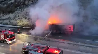 Kütahya'da seyir halindeki tır alevlere teslim oldu