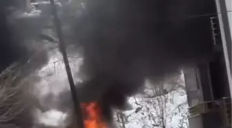 Otomobil alev alev yandı, o anlar kamerada