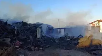 Samsun'da iki ev yangın sonucu kullanılamaz hale geldi