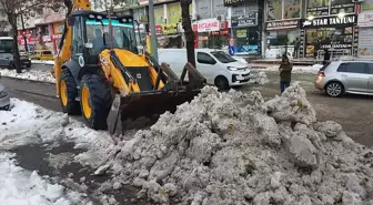 Siirt Belediyesinin karla mücadele çalışmaları sürüyor