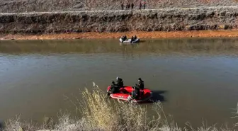 Sulama kanalında kaybolan sürücü aranıyor