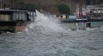 Tekirdağ'da şiddetli lodos nedeniyle dalga boyu 4 metreye yaklaştı