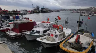 Tekirdağlı balıkçılar şiddetli lodos nedeniyle ava çıkamıyor