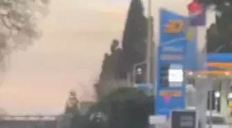 Üsküdar'da tek teker ilerlemeye çalışan motosikletli yola savruldu