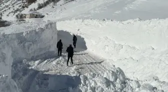 Van-Çatak kara yolu 4 gündür ulaşıma kapalı