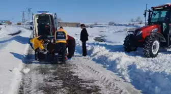Diyarbakır'da Kar Yağışı Nedeniyle Ulaşım Kapalı Mezrada Hasta İçin Sağlık Ekipleri Seferber Oldu