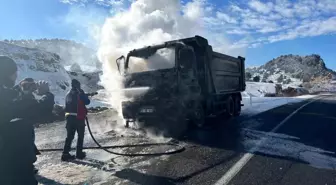 Yozgat'ta kamyon yandı, kullanılamaz hale geldi