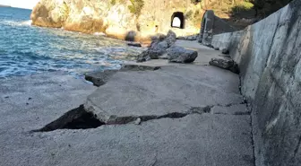 Zonguldak'ta dalgalar, sahildeki yürüyüş yolunu çatlattı