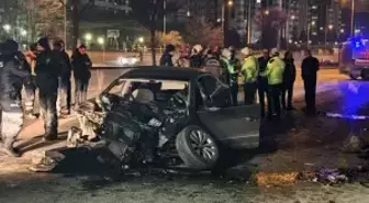 Ankara'da otomobil önce bariyere ardından da minibüse çarptı: 1 ölü, 2 yaralı