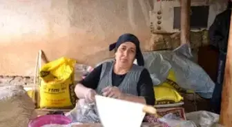 Antalyalı kadınların imece usulü yufka ekmek mesaisi