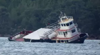 Ayvalık'ta Lodosun Etkisi: Feribot Karaya Oturdu