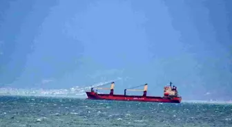 Balıkesir'de yük gemileri Edremit Körfezi'ne sığındı
