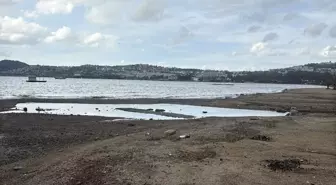 Bodrum'da deniz çekildi, adacıklar oluştu