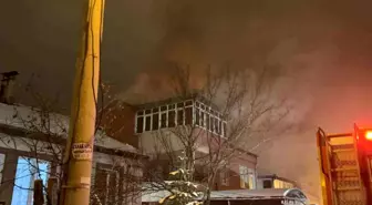 Çatıda çıkan yangın 2 saatte söndürüldü