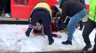 Gaziantep'te tramvayın çarptığı adam yaralandı