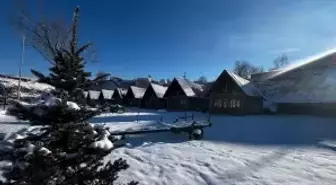 Hava sıcaklığı eksi 24,8'e düştü, araçlar çalışmadı, dev sarkıtlar oluştu